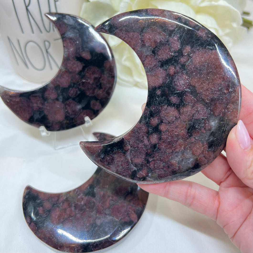 Garnet Arfvedsonite Moon