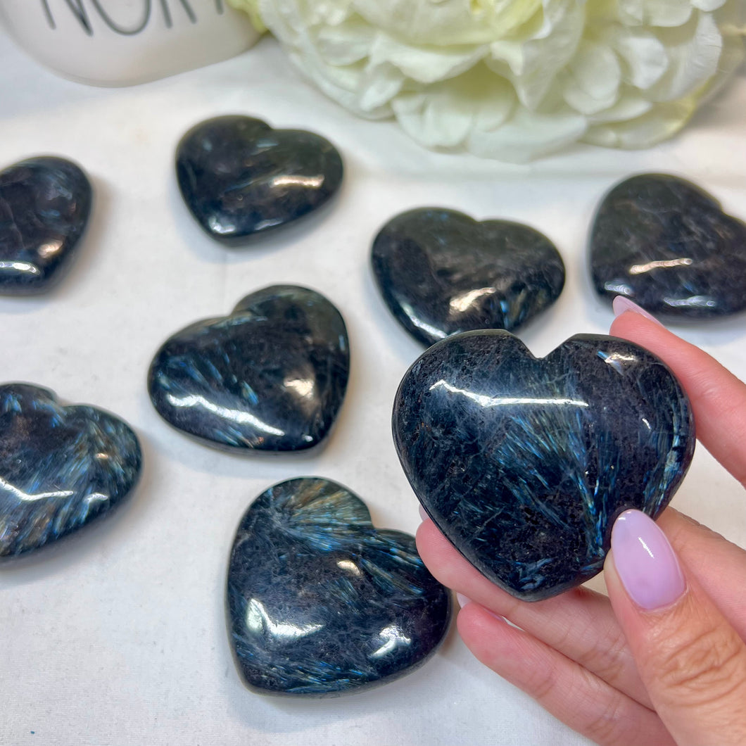 Arfvedsonite Heart